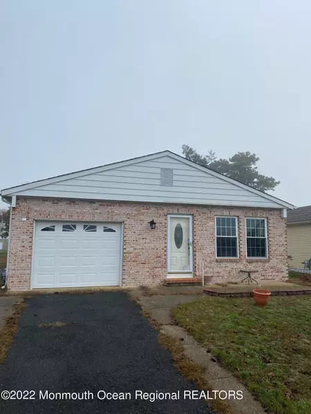 3 Pine Valley Drive, Toms River, NJ 08757