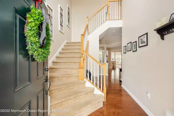 Tinton Falls, NJ 07712,42 Oak Leaf Lane