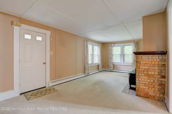 Wall, NJ 07727,5207 State Route 33