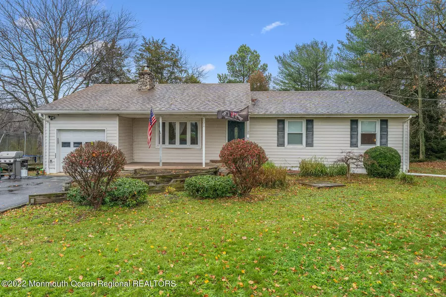 101 W Millstream Road, Cream Ridge, NJ 08514
