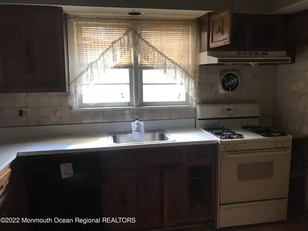 Keyport, NJ 07735,59 Chingarora Avenue