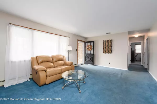 Holmdel, NJ 07733,701 Holmdel Road