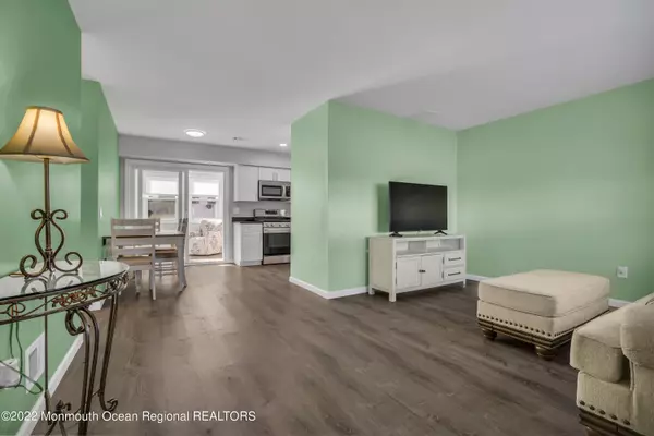 Matawan, NJ 07747,6 Ohio Court