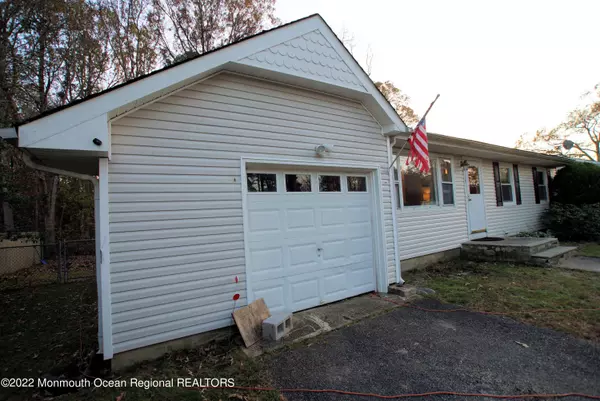 Lanoka Harbor, NJ 08734,17 Cedar Drive