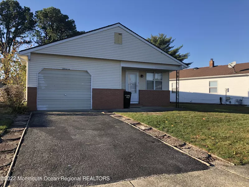 15 Togo Road, Toms River, NJ 08757