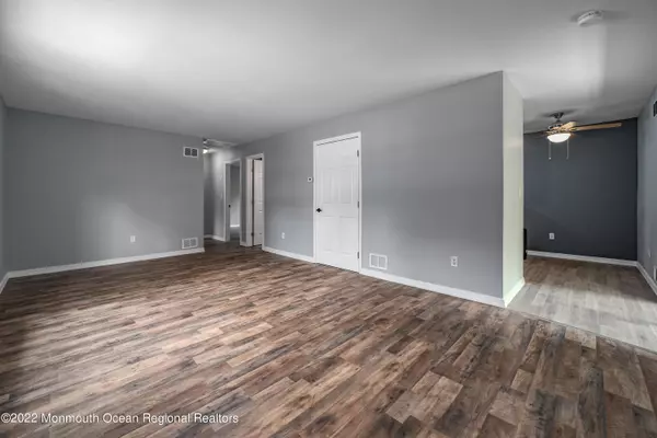 Lanoka Harbor, NJ 08734,865 Rowe Street