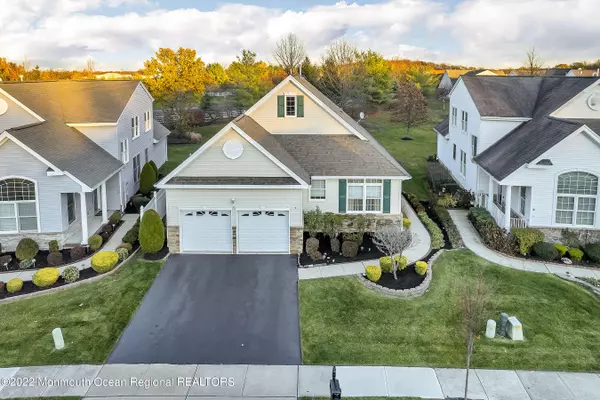 Holmdel, NJ 07733,7 Kensington Court