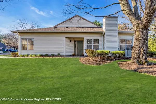 368 Sunshine Court, Englishtown, NJ 07726