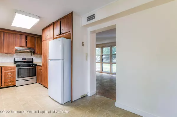 Roosevelt, NJ 08555,11 Pine Drive