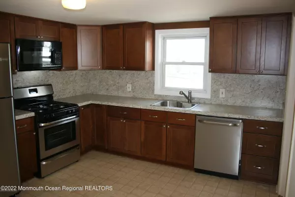 South Amboy City, NJ 08879,174 N Broadway