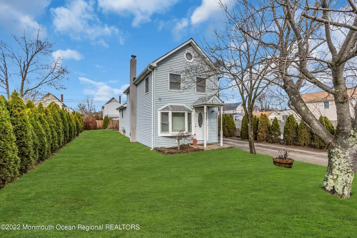 Helmetta, NJ 08828,13 Railroad Avenue