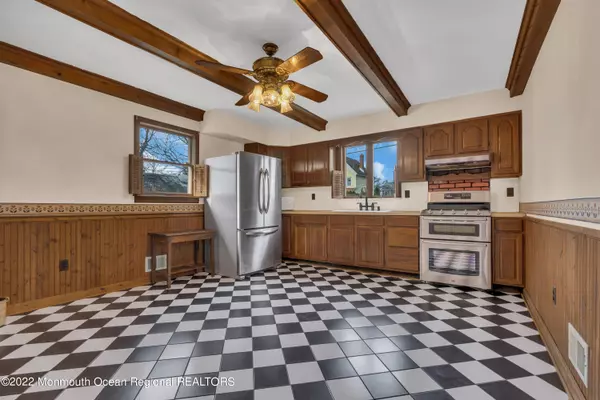 Helmetta, NJ 08828,13 Railroad Avenue