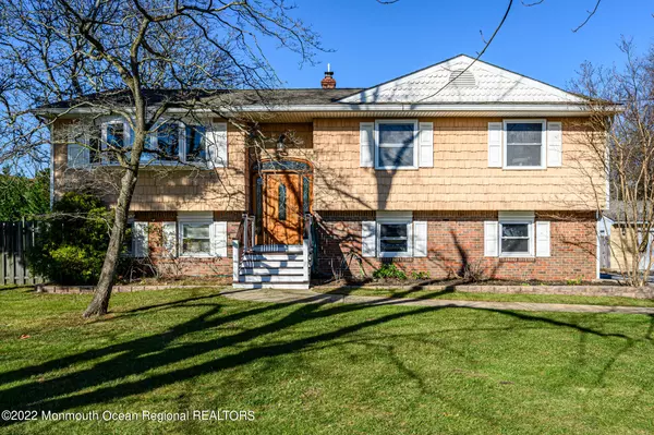 573 W Park Avenue, Oakhurst, NJ 07755