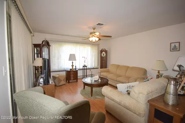 Lakewood, NJ 08701,1126 Argyll Circle #1126 B