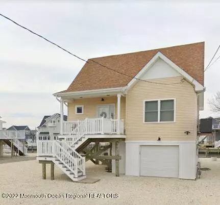 96 Bay Shore Drive, Toms River, NJ 08753