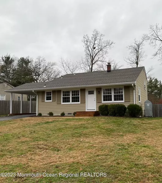 16 Sutton Place, Toms River, NJ 08755