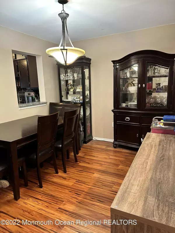 Freehold, NJ 07728,10 Victoria Court #7