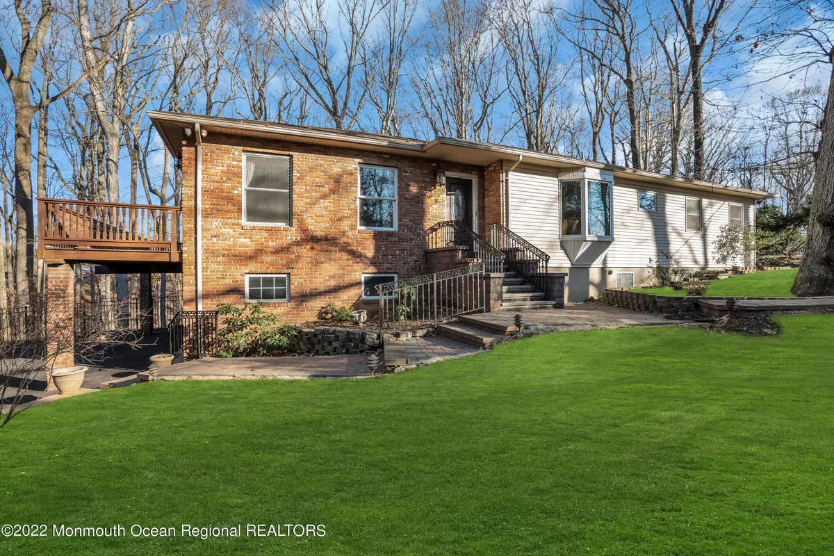 Holmdel, NJ 07733,18 Parkway Place