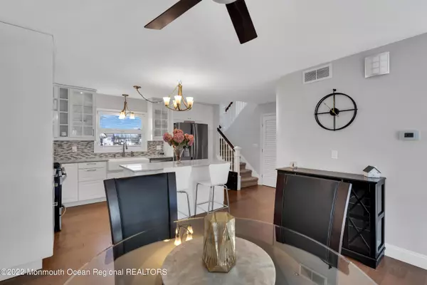 Keyport, NJ 07735,14 Haven Way