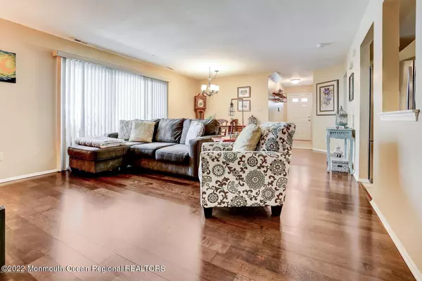 Freehold, NJ 07728,123 Hyacinth Lane