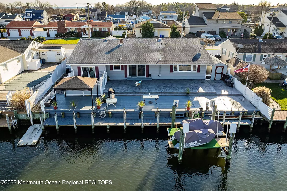 Lanoka Harbor, NJ 08734,920 Bowsprit Point
