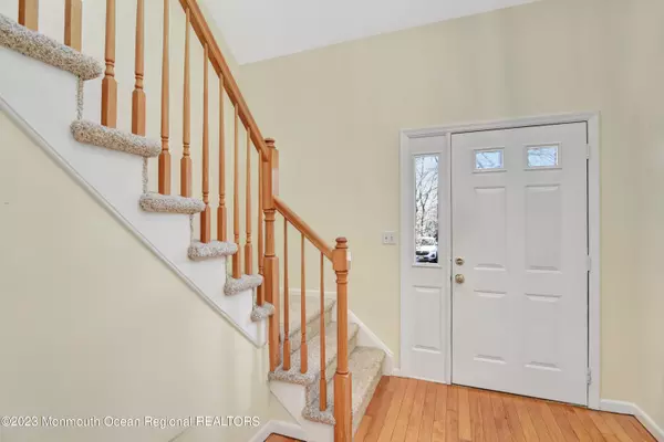 Holmdel, NJ 07733,6 Maria Court