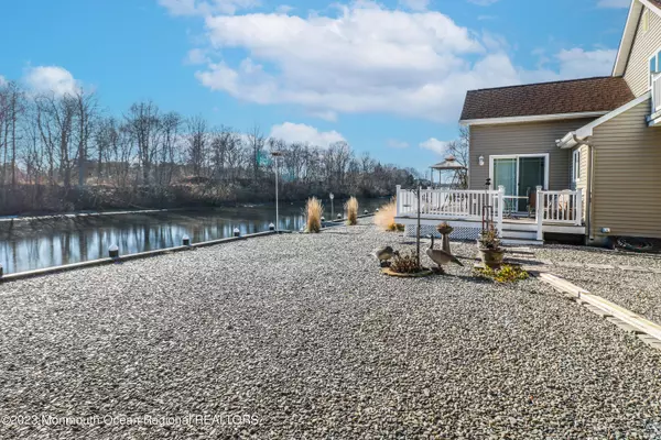 Lanoka Harbor, NJ 08734,825 Laurel Boulevard