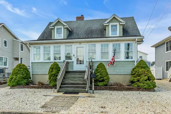 16 New York Avenue, Lavallette, NJ 08735