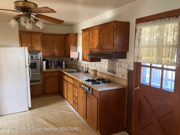 Hazlet, NJ 07730,7 Irwin Place