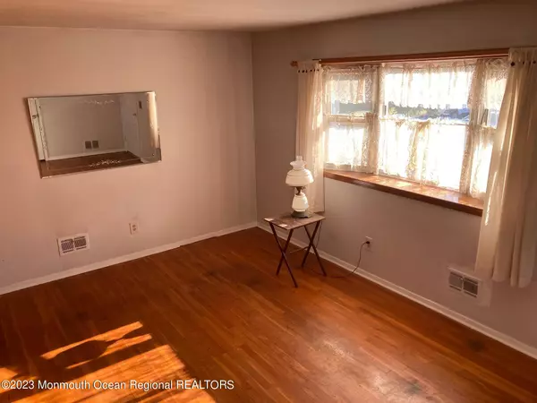 Hazlet, NJ 07730,7 Irwin Place