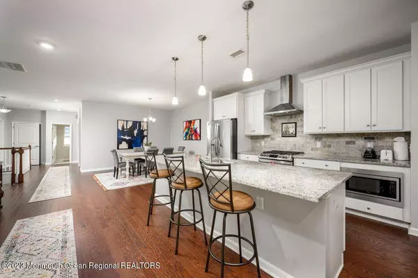 32 Grabowski Drive, Parlin, NJ 08859