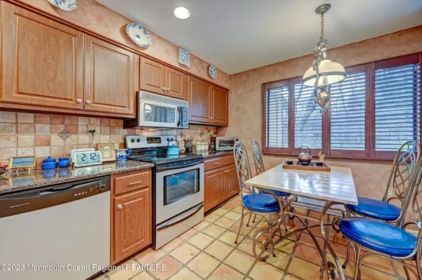 Manalapan, NJ 07726,182 Arrowood Road #B