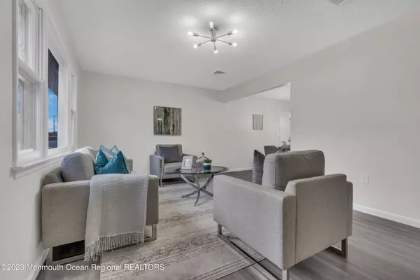 Lanoka Harbor, NJ 08734,16 Laurel Boulevard