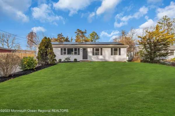 Lanoka Harbor, NJ 08734,16 Laurel Boulevard