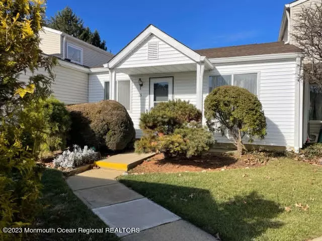 15 Inwood Terrace, Freehold, NJ 07728