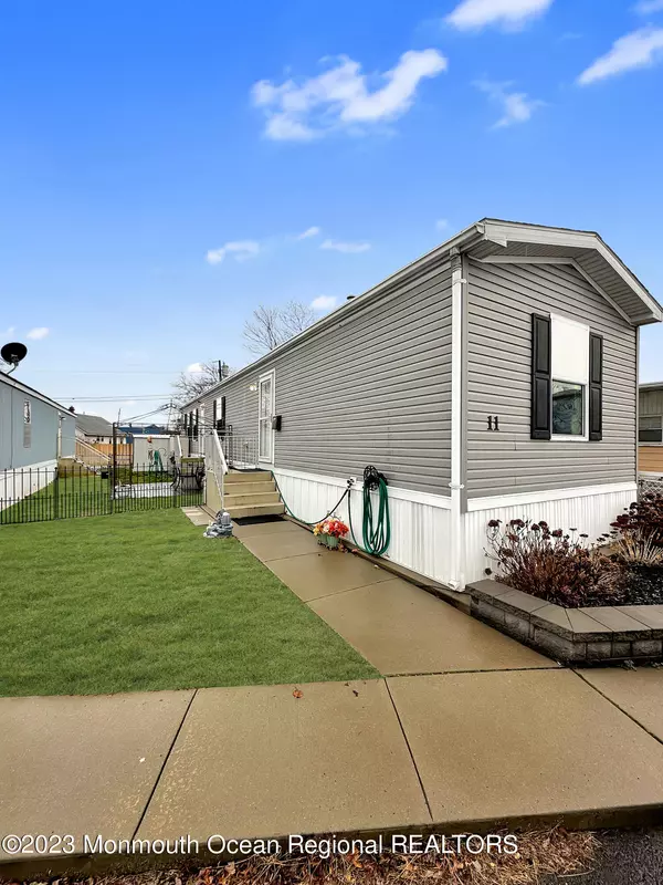 11 Locust Grove Grove, Hazlet, NJ 07730