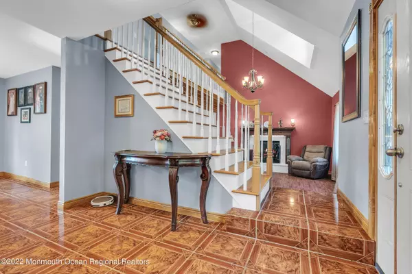 Oakhurst, NJ 07755,1 Wallace Avenue
