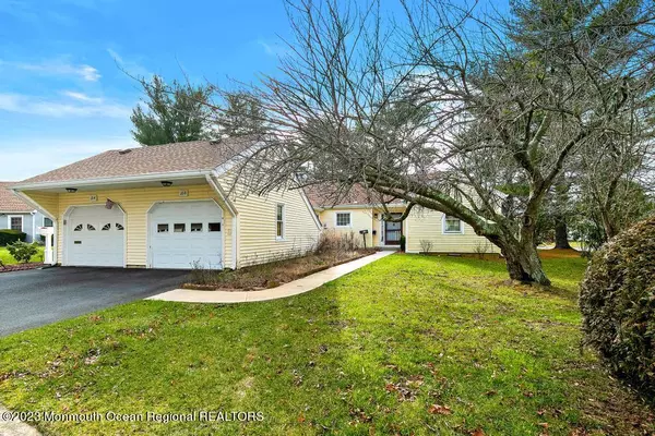 Freehold, NJ 07728,10 Zacatin Road #B