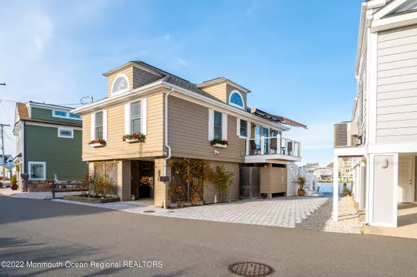 Lavallette, NJ 08735,232 W Bayview Drive