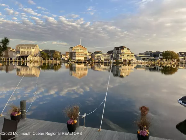 Lavallette, NJ 08735,232 W Bayview Drive