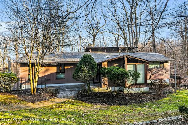 20 Park Way, Middletown, NJ 07748