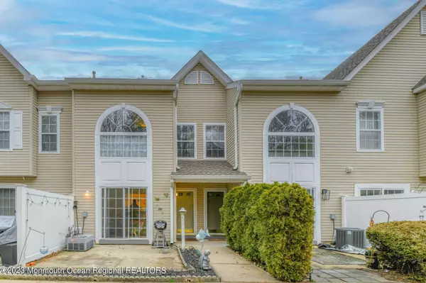 43 Phoenix Court, Tinton Falls, NJ 07712
