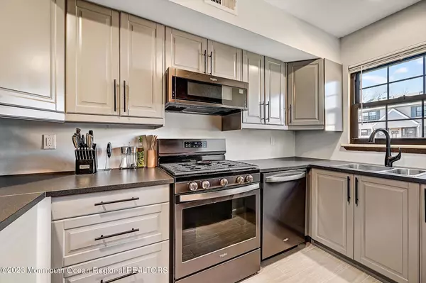 Englishtown, NJ 07726,50 Queens Way