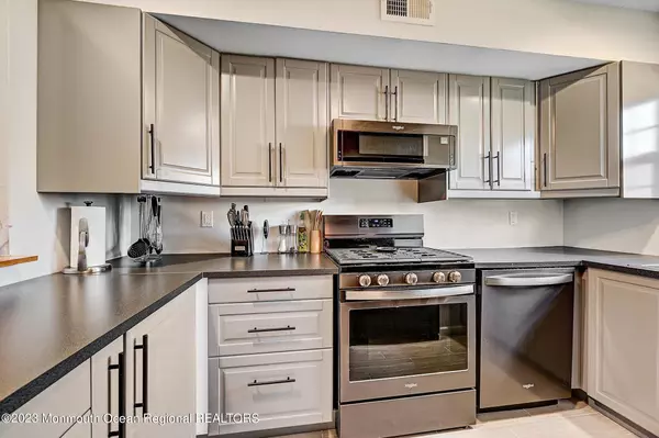 Englishtown, NJ 07726,50 Queens Way