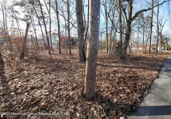 Forked River, NJ 08731,Lake Barnegat Drive