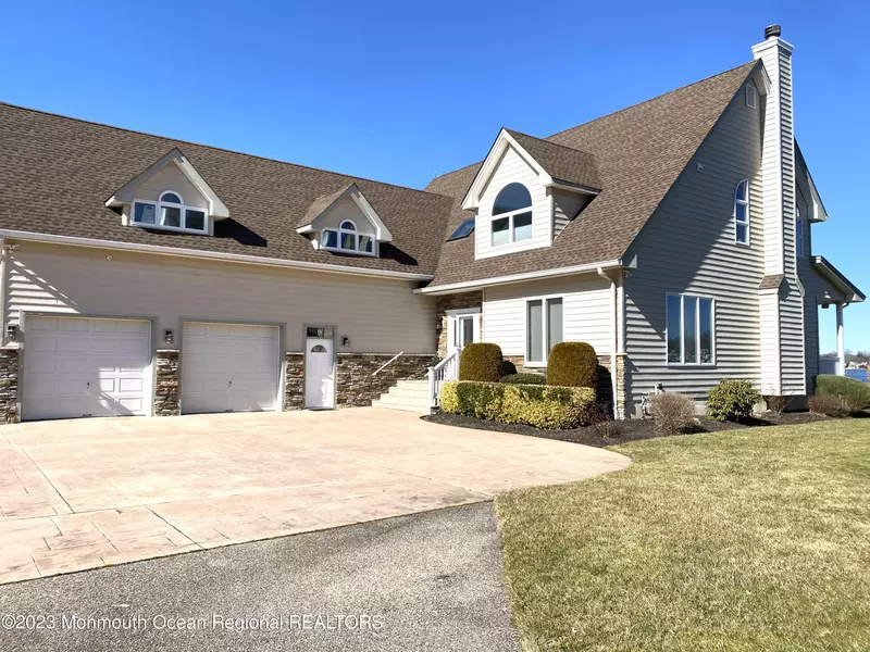 10 Tudor Avenue, Pine Beach, NJ 08741