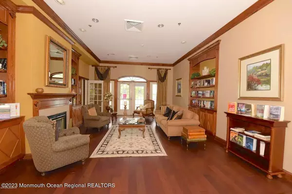 Holmdel, NJ 07733,11 Hyacinth Court