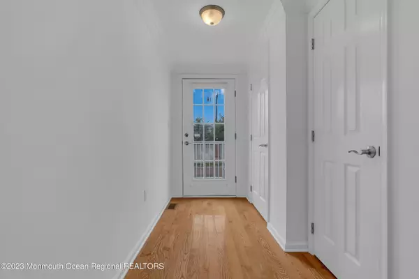 Brielle, NJ 08730,16 Mariners Bend