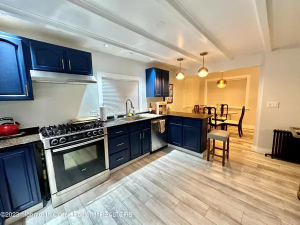 Holmdel, NJ 07733,72 Main Street