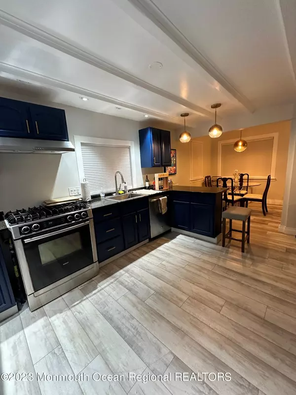 Holmdel, NJ 07733,72 Main Street